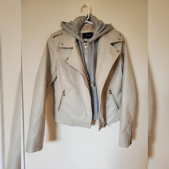 Beige leather jacket. - Picture 1 of 6